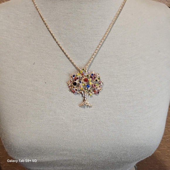 GEMSTONE FAMILY TREE STATEMENT NECKLACE - Picture 3 of 3